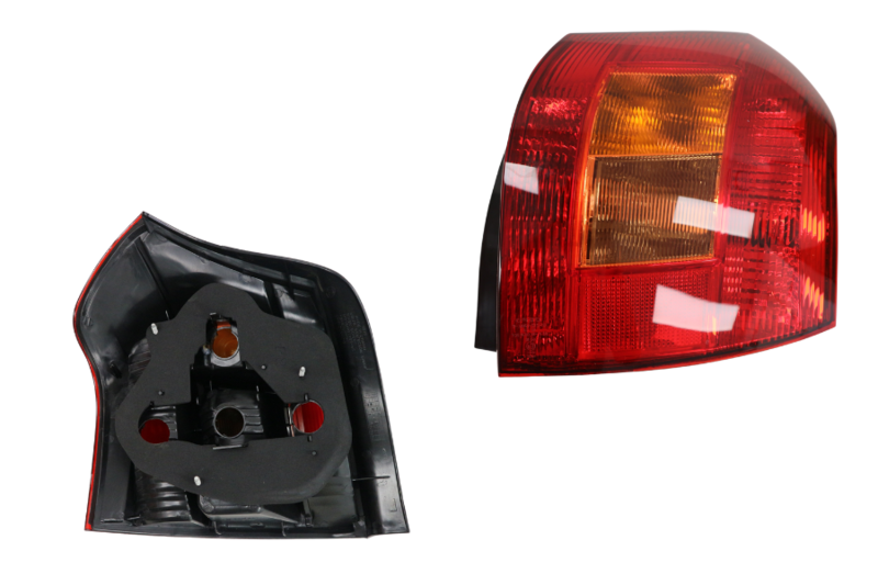 TOYOTA COROLLA ZZE122 TAIL LIGHT RIGHT HAND SIDE